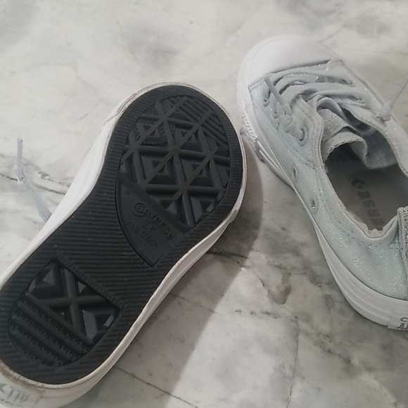 Girls converse - Picture 4 of 4